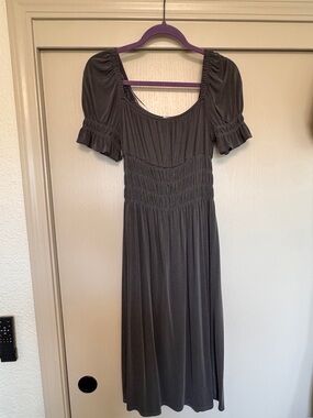 Smocked Waist Short-Sleeve Midi Dress in Charcoal Gray